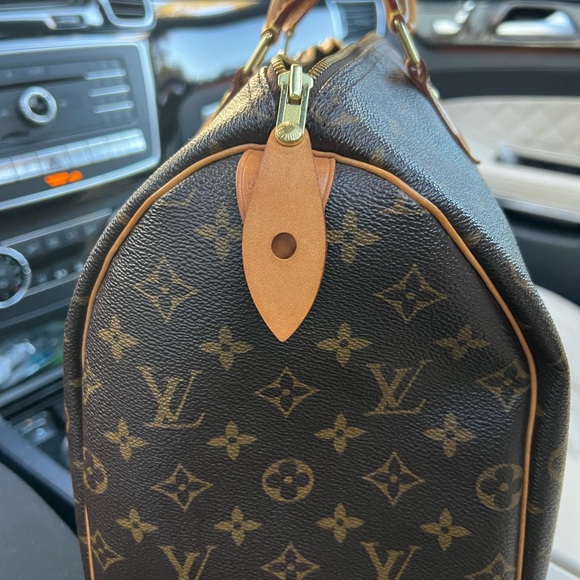 Louis Vuitton Speedy 35 in Monogram - Picture 7 of 17